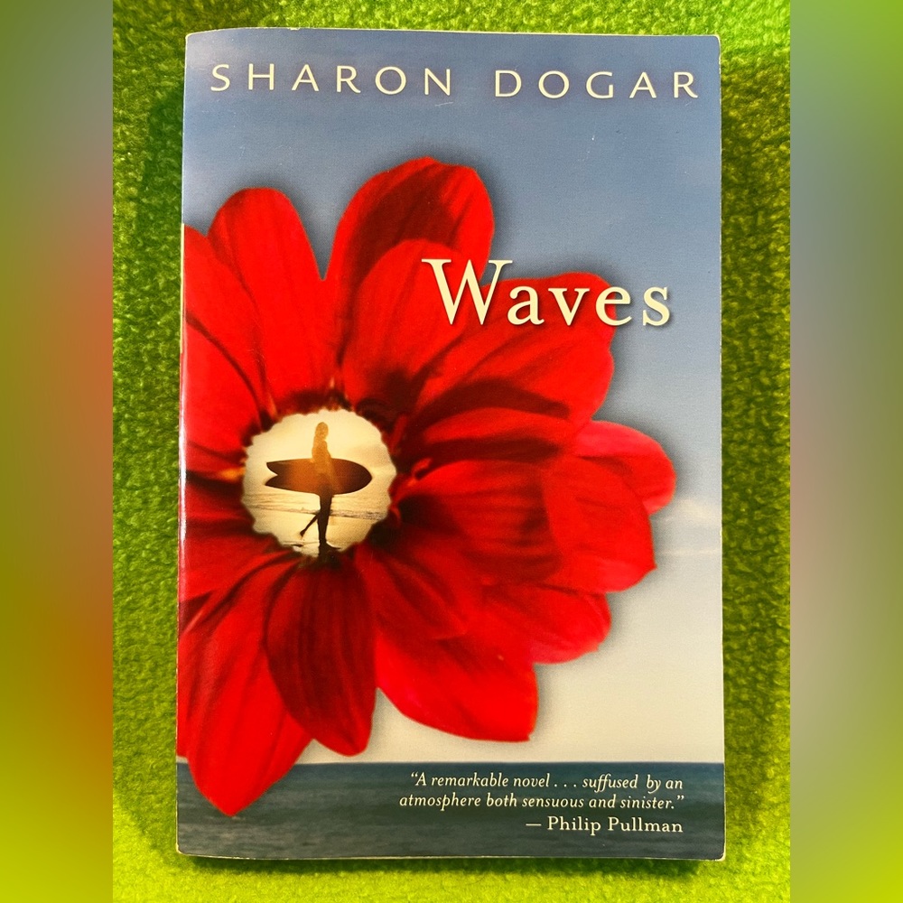Waves by Sharon Dogar PB Novel book